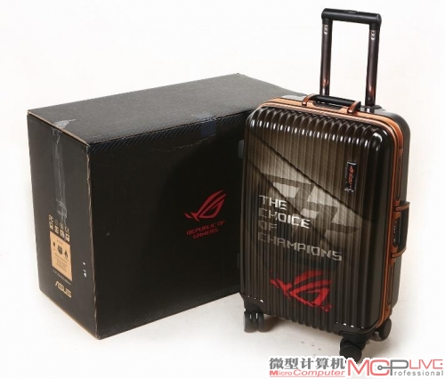 GX700VO的包装箱显得霸气十足，所有配件都装在定制的密码锁拉杆箱内。